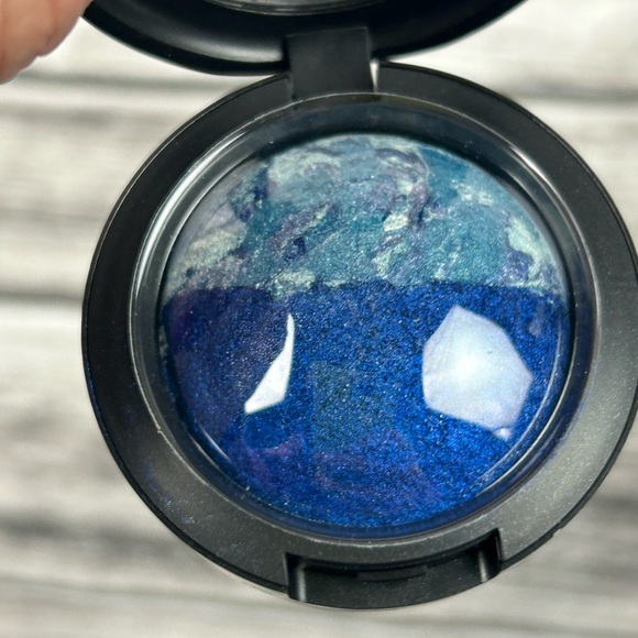 MAC cosmetics eyeshadow bundle - Shades: Outspoken & Sea & Sky - discontinued - Picture 2 of 6